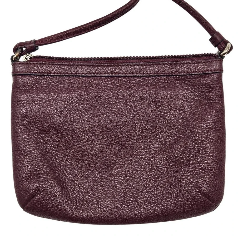 Calvin Klein Burgundy Pebbled Leather Crossbody Bag H3DEA1KF CHQS3228 Gold‎ Logo